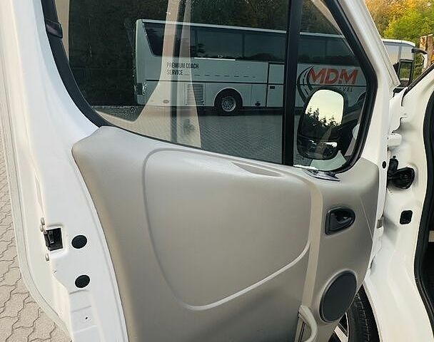 Белый Опель Виваро, объемом двигателя 2 л и пробегом 357 тыс. км за 8950 $, фото 4 на Automoto.ua