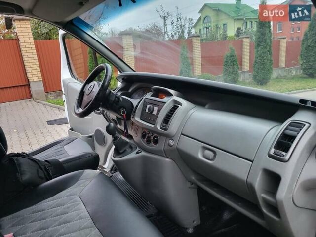 Белый Опель Виваро, объемом двигателя 2 л и пробегом 248 тыс. км за 9500 $, фото 112 на Automoto.ua