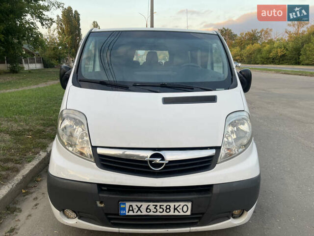 Білий Опель Віваро, об'ємом двигуна 2.5 л та пробігом 389 тис. км за 10000 $, фото 2 на Automoto.ua