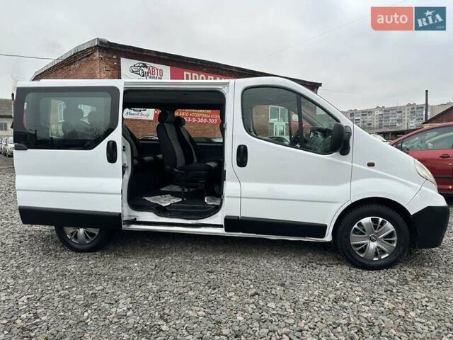 Білий Опель Віваро, об'ємом двигуна 2 л та пробігом 333 тис. км за 8000 $, фото 8 на Automoto.ua