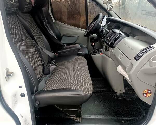 Білий Опель Віваро, об'ємом двигуна 2 л та пробігом 307 тис. км за 9300 $, фото 8 на Automoto.ua