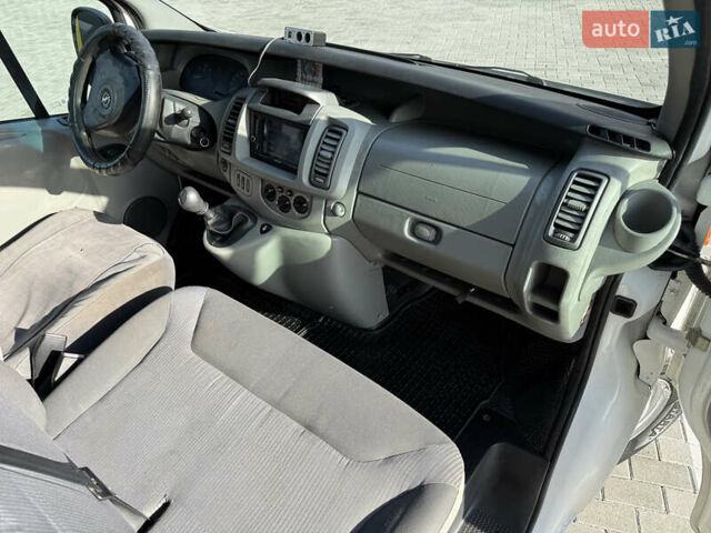 Белый Опель Виваро, объемом двигателя 2 л и пробегом 330 тыс. км за 5999 $, фото 15 на Automoto.ua