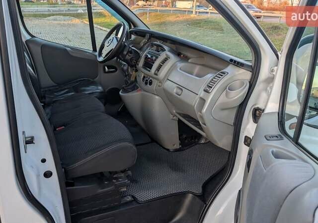 Білий Опель Віваро, об'ємом двигуна 2 л та пробігом 436 тис. км за 8700 $, фото 5 на Automoto.ua