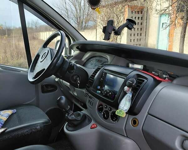 Белый Опель Виваро, объемом двигателя 2 л и пробегом 385 тыс. км за 8800 $, фото 15 на Automoto.ua