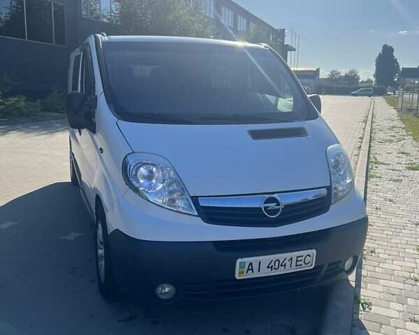 Білий Опель Віваро, об'ємом двигуна 2 л та пробігом 265 тис. км за 8500 $, фото 23 на Automoto.ua