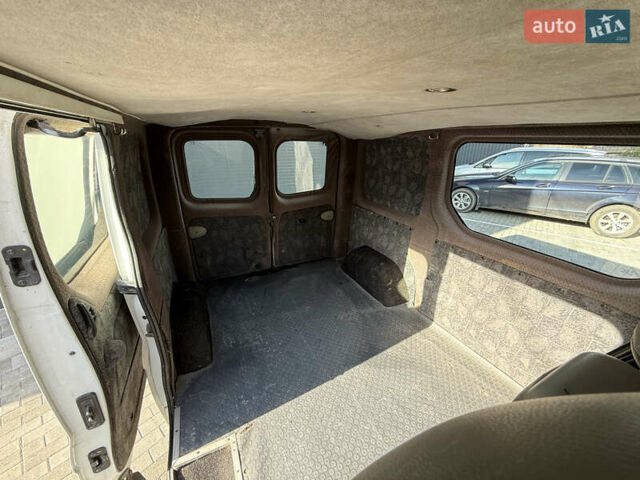 Белый Опель Виваро, объемом двигателя 2 л и пробегом 330 тыс. км за 5999 $, фото 17 на Automoto.ua