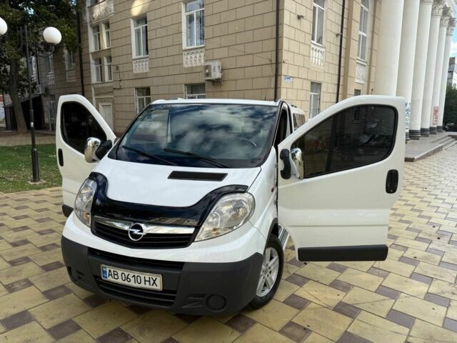 Белый Опель Виваро, объемом двигателя 2 л и пробегом 350 тыс. км за 8000 $, фото 7 на Automoto.ua