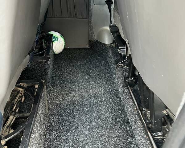 Білий Опель Віваро, об'ємом двигуна 2.46 л та пробігом 585 тис. км за 8300 $, фото 16 на Automoto.ua