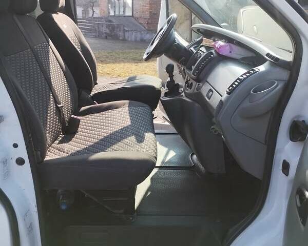 Белый Опель Виваро, объемом двигателя 2 л и пробегом 337 тыс. км за 8900 $, фото 12 на Automoto.ua