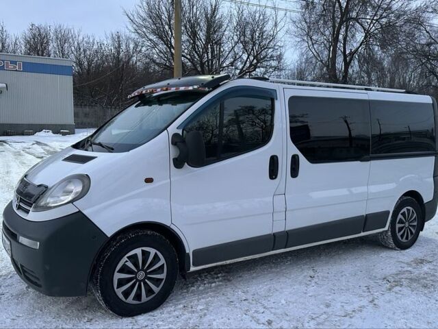 Белый Опель Виваро, объемом двигателя 2 л и пробегом 260 тыс. км за 8800 $, фото 2 на Automoto.ua