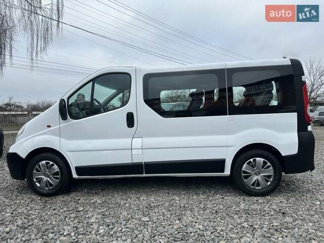 Білий Опель Віваро, об'ємом двигуна 2 л та пробігом 333 тис. км за 8000 $, фото 4 на Automoto.ua