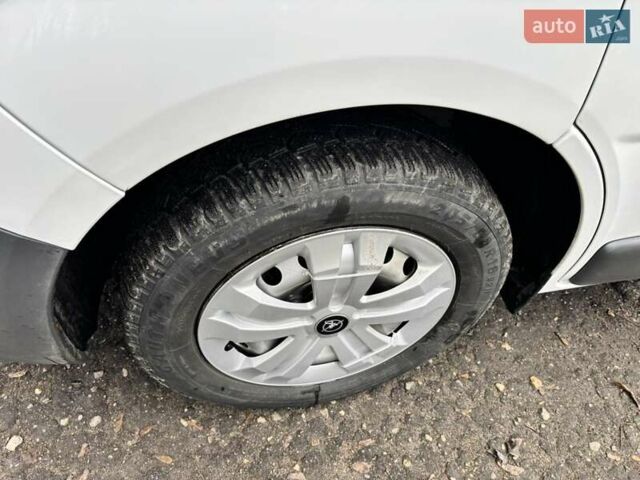 Белый Опель Виваро, объемом двигателя 2 л и пробегом 173 тыс. км за 9700 $, фото 12 на Automoto.ua