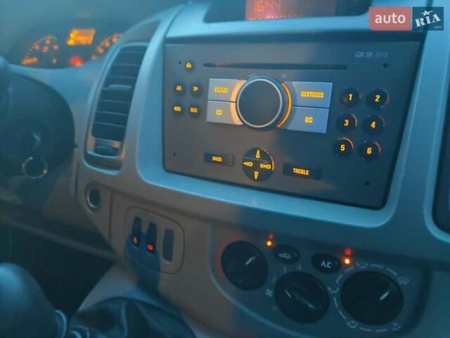 Белый Опель Виваро, объемом двигателя 2 л и пробегом 398 тыс. км за 7150 $, фото 8 на Automoto.ua