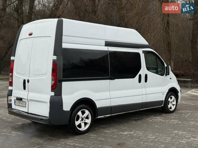 Білий Опель Віваро, об'ємом двигуна 2 л та пробігом 428 тис. км за 6999 $, фото 3 на Automoto.ua