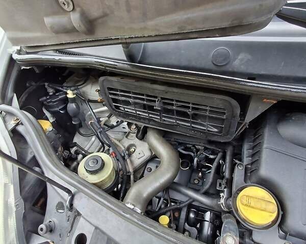 Білий Опель Віваро, об'ємом двигуна 2.46 л та пробігом 278 тис. км за 11000 $, фото 18 на Automoto.ua