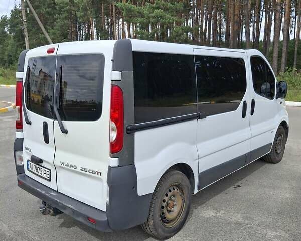 Білий Опель Віваро, об'ємом двигуна 2.46 л та пробігом 278 тис. км за 11000 $, фото 9 на Automoto.ua