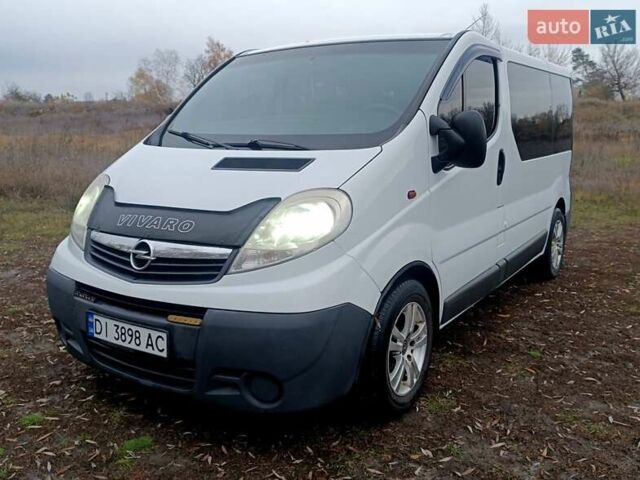 Білий Опель Віваро, об'ємом двигуна 2 л та пробігом 307 тис. км за 9300 $, фото 1 на Automoto.ua