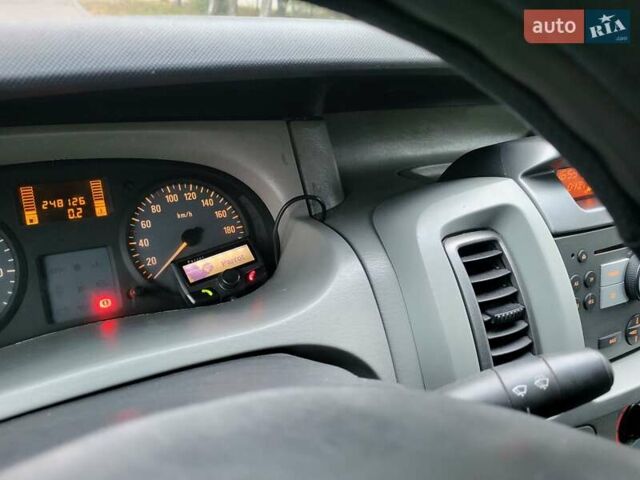 Белый Опель Виваро, объемом двигателя 2 л и пробегом 248 тыс. км за 9500 $, фото 79 на Automoto.ua