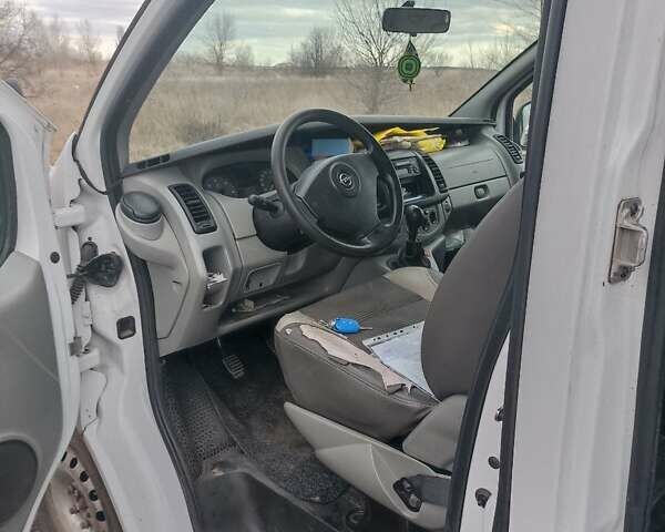 Белый Опель Виваро, объемом двигателя 2 л и пробегом 305 тыс. км за 8400 $, фото 5 на Automoto.ua