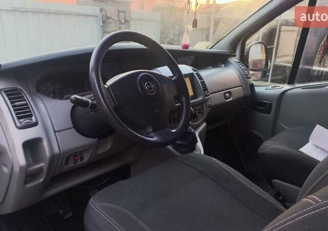 Белый Опель Виваро, объемом двигателя 2 л и пробегом 260 тыс. км за 8500 $, фото 4 на Automoto.ua