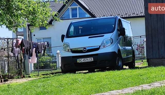 Белый Опель Виваро, объемом двигателя 2 л и пробегом 262 тыс. км за 8500 $, фото 5 на Automoto.ua