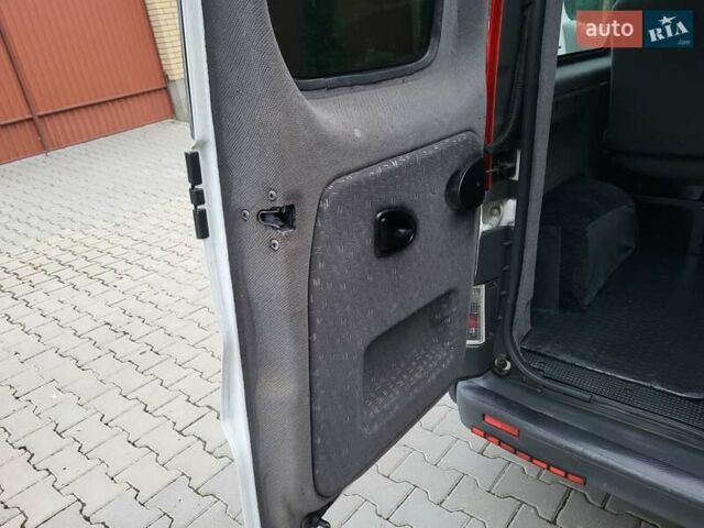 Белый Опель Виваро, объемом двигателя 2 л и пробегом 248 тыс. км за 9500 $, фото 93 на Automoto.ua