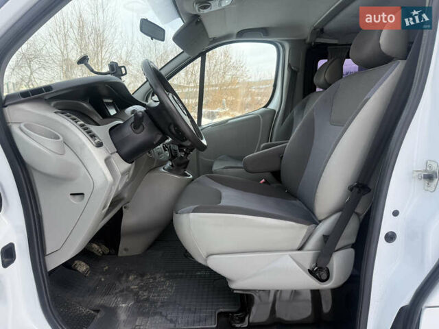 Белый Опель Виваро, объемом двигателя 2 л и пробегом 223 тыс. км за 10500 $, фото 26 на Automoto.ua