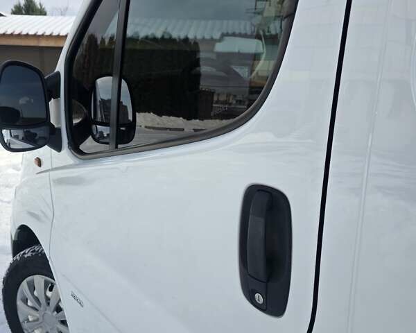 Белый Опель Виваро, объемом двигателя 2 л и пробегом 298 тыс. км за 8500 $, фото 35 на Automoto.ua