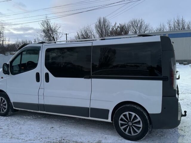 Белый Опель Виваро, объемом двигателя 2 л и пробегом 260 тыс. км за 8800 $, фото 11 на Automoto.ua