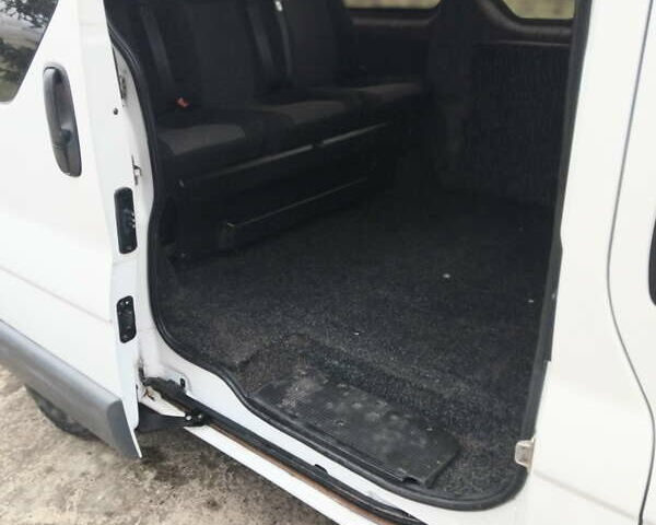 Білий Опель Віваро, об'ємом двигуна 2 л та пробігом 385 тис. км за 8500 $, фото 8 на Automoto.ua