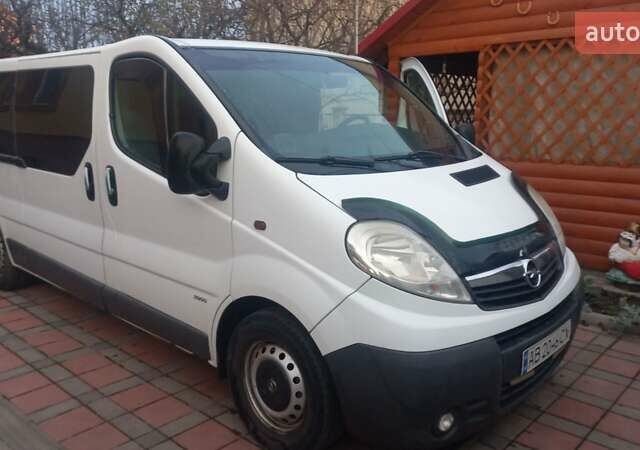 Белый Опель Виваро, объемом двигателя 2 л и пробегом 260 тыс. км за 8500 $, фото 1 на Automoto.ua