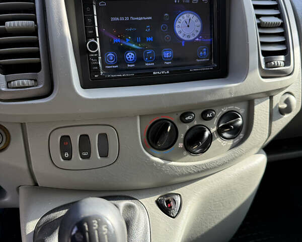 Белый Опель Виваро, объемом двигателя 2 л и пробегом 330 тыс. км за 5999 $, фото 24 на Automoto.ua