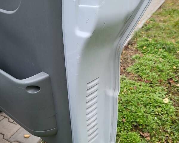 Белый Опель Виваро, объемом двигателя 2 л и пробегом 248 тыс. км за 9500 $, фото 99 на Automoto.ua