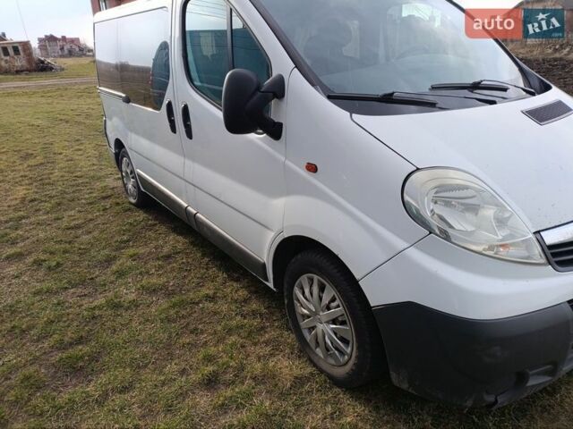Белый Опель Виваро, объемом двигателя 2 л и пробегом 377 тыс. км за 7900 $, фото 5 на Automoto.ua