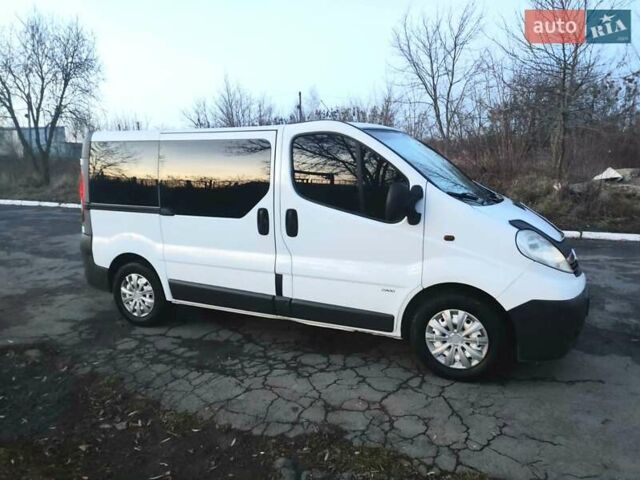 Белый Опель Виваро, объемом двигателя 2 л и пробегом 398 тыс. км за 7150 $, фото 10 на Automoto.ua