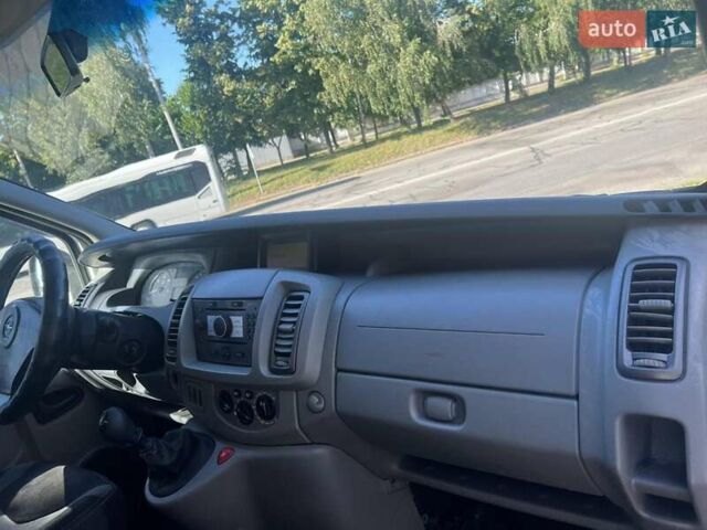 Білий Опель Віваро, об'ємом двигуна 2 л та пробігом 265 тис. км за 8500 $, фото 28 на Automoto.ua