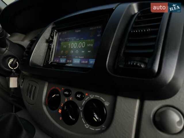 Белый Опель Виваро, объемом двигателя 2 л и пробегом 337 тыс. км за 8850 $, фото 41 на Automoto.ua