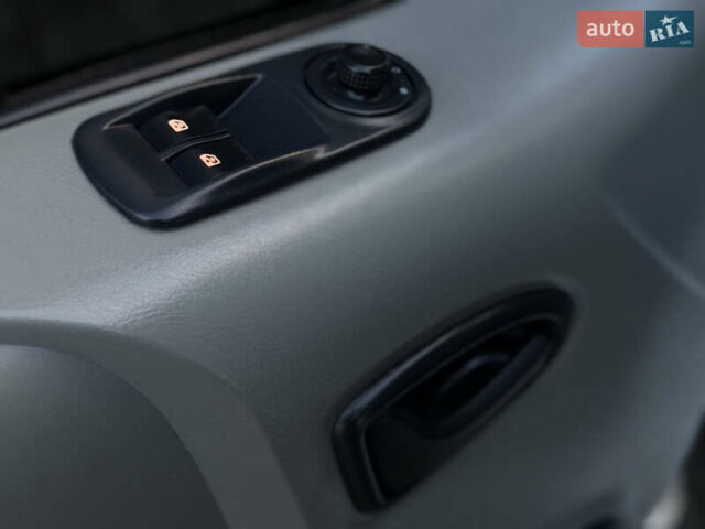 Белый Опель Виваро, объемом двигателя 2 л и пробегом 337 тыс. км за 8850 $, фото 30 на Automoto.ua