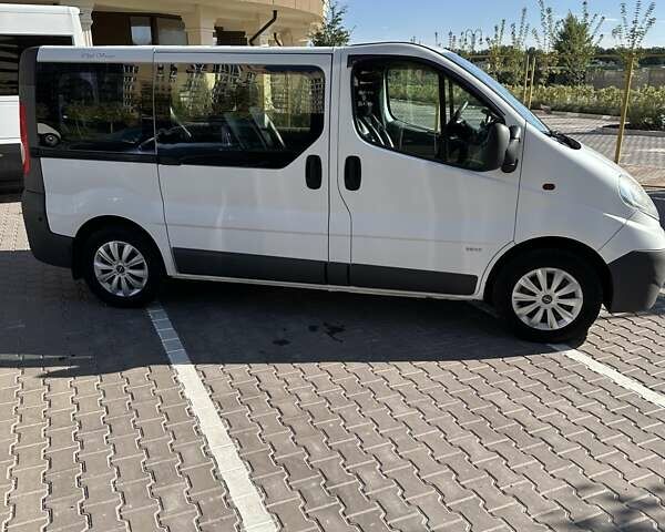 Білий Опель Віваро, об'ємом двигуна 2 л та пробігом 349 тис. км за 8800 $, фото 7 на Automoto.ua