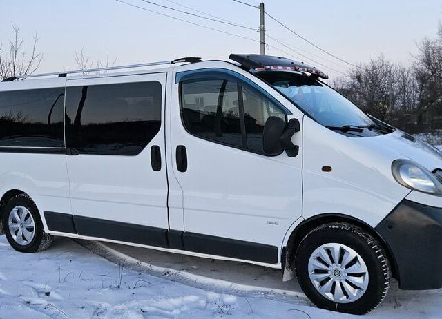 Білий Опель Віваро, об'ємом двигуна 2 л та пробігом 260 тис. км за 8300 $, фото 2 на Automoto.ua