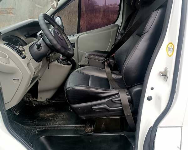 Білий Опель Віваро, об'ємом двигуна 2 л та пробігом 307 тис. км за 9300 $, фото 9 на Automoto.ua