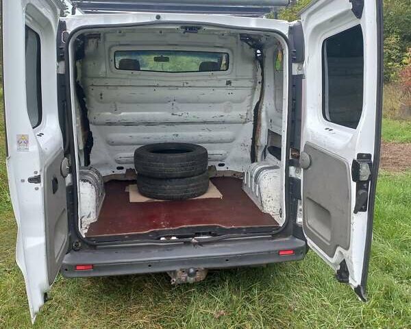 Белый Опель Виваро, объемом двигателя 2 л и пробегом 370 тыс. км за 8100 $, фото 9 на Automoto.ua
