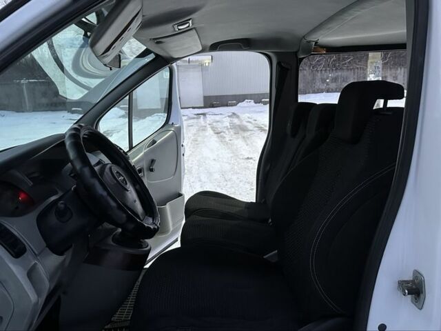 Белый Опель Виваро, объемом двигателя 2 л и пробегом 260 тыс. км за 8800 $, фото 15 на Automoto.ua