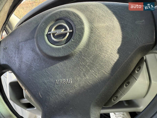 Белый Опель Виваро, объемом двигателя 2 л и пробегом 330 тыс. км за 5999 $, фото 27 на Automoto.ua