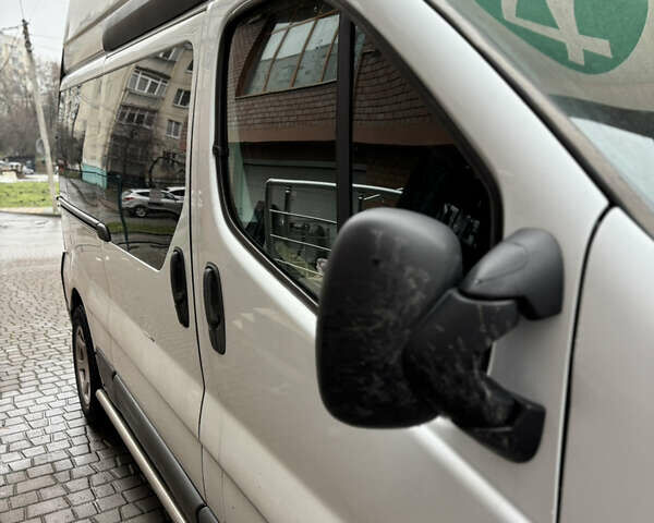 Белый Опель Виваро, объемом двигателя 2.46 л и пробегом 300 тыс. км за 10500 $, фото 4 на Automoto.ua