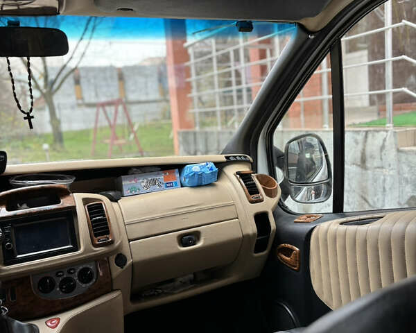 Белый Опель Виваро, объемом двигателя 2.46 л и пробегом 300 тыс. км за 10500 $, фото 7 на Automoto.ua