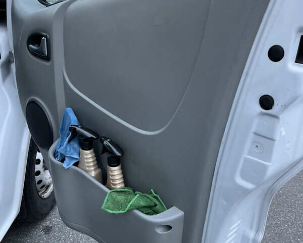 Белый Опель Виваро, объемом двигателя 2 л и пробегом 385 тыс. км за 11900 $, фото 14 на Automoto.ua