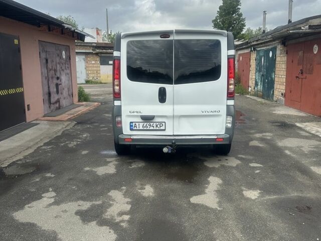 Белый Опель Виваро, объемом двигателя 2.5 л и пробегом 290 тыс. км за 10100 $, фото 4 на Automoto.ua