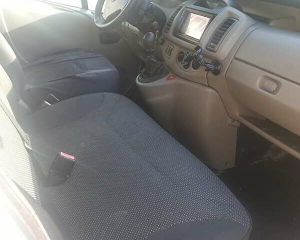 Белый Опель Виваро, объемом двигателя 2 л и пробегом 340 тыс. км за 9800 $, фото 4 на Automoto.ua