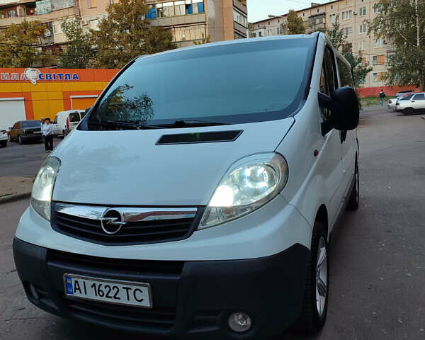 Білий Опель Віваро, об'ємом двигуна 2 л та пробігом 369 тис. км за 8999 $, фото 1 на Automoto.ua